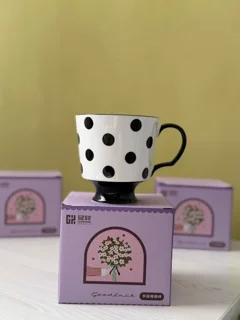 ماگ خال خالی سفید مشکی